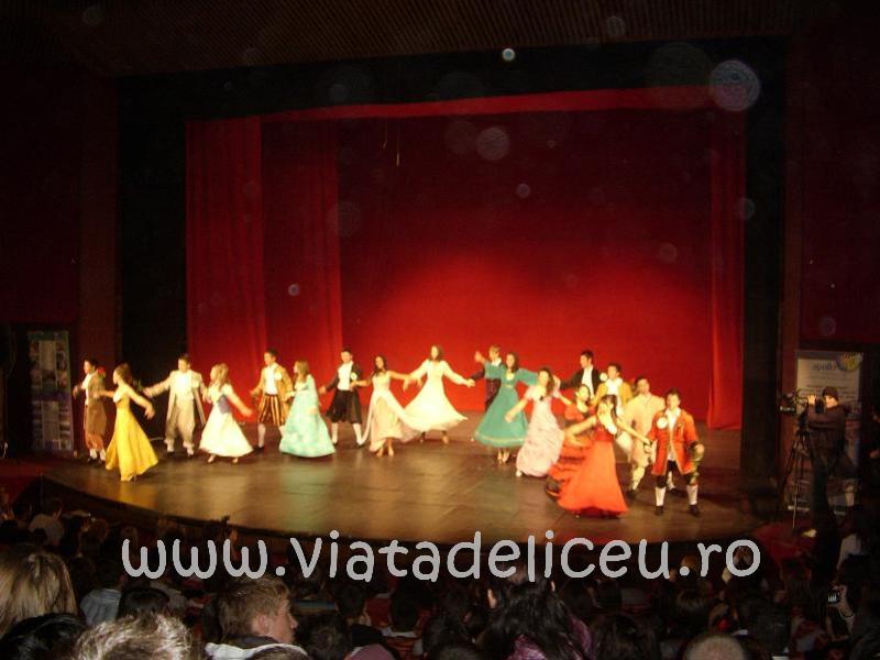 poze-balul-bobocilor-liceul-papiu-8