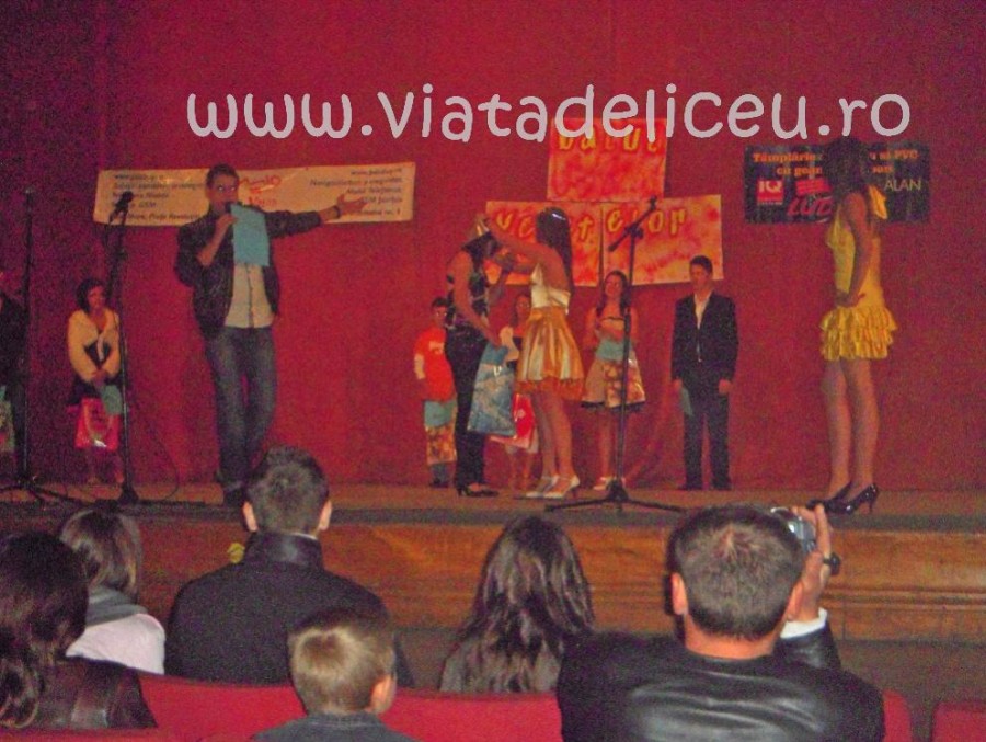 poze-balul-bobocilor-liceul-sanitar-din-baia-mare-partea-ii-5