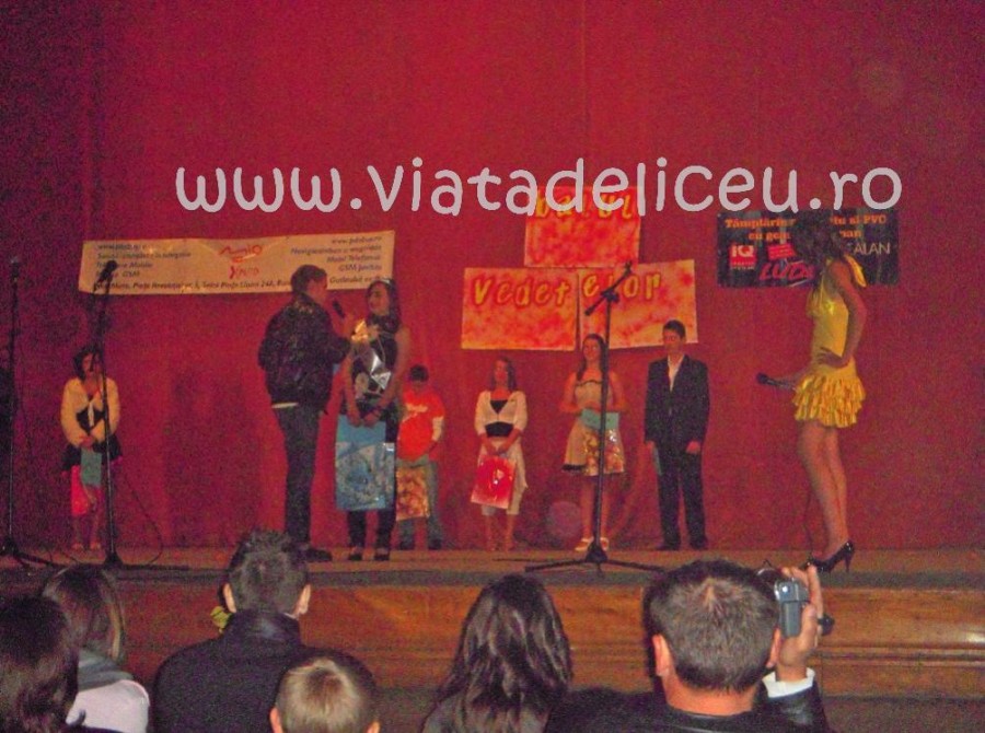 poze-balul-bobocilor-liceul-sanitar-din-baia-mare-partea-ii-6